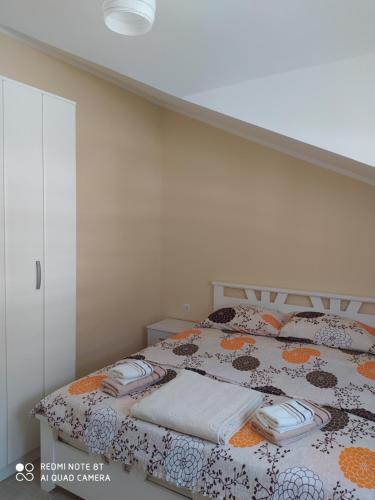 a bedroom with a bed with towels on it at Apartman Andjela in Kavač