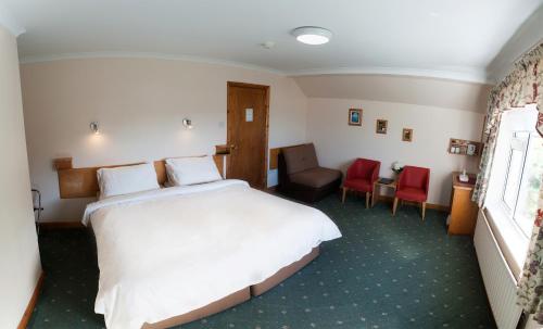 A bed or beds in a room at Iveragh Heights