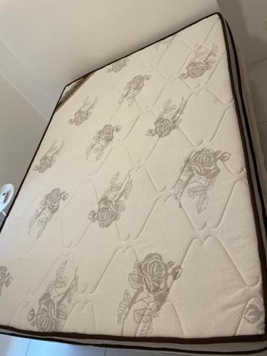 a mattress with a flower pattern on it at Flat 1402 com vista para mar, Edf Home Club Porto do Mar in Recife