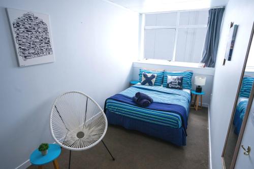 
A bed or beds in a room at Attic Backpackers
