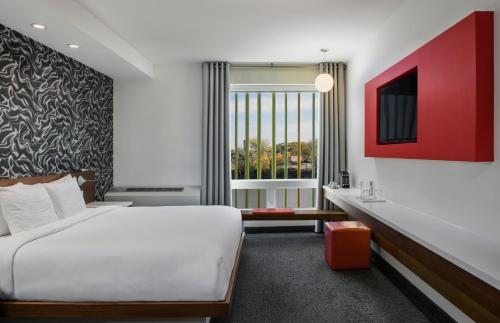 Postel nebo postele na pokoji v ubytování Mere Hotel