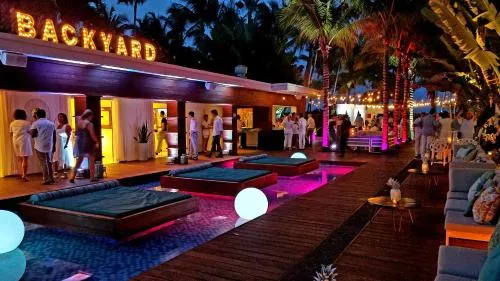 Marseilles Beachfront Hotel in Miami