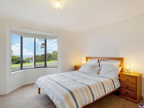 Cama o camas de una habitación en 106 Ocean Parade Dalmeny