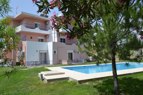 Бассейн в Petasos Apartments 1 или поблизости