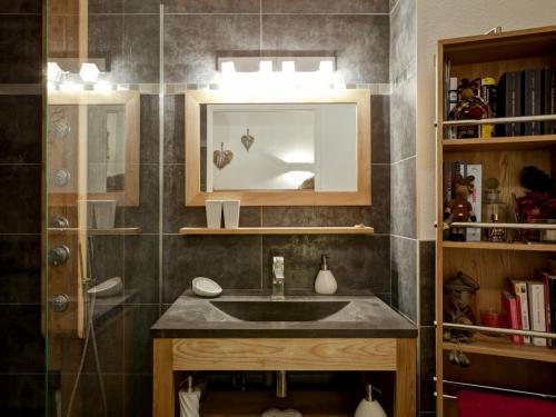 a bathroom with a sink and a mirror at Studio Brides-les-Bains, 1 pièce, 4 personnes - FR-1-512-167 in Brides-les-Bains