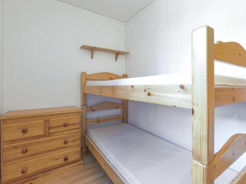 a bedroom with bunk beds and a wooden dresser at Appartement Villard-de-Lans, 2 pièces, 4 personnes - FR-1-515-94 in Villard-de-Lans