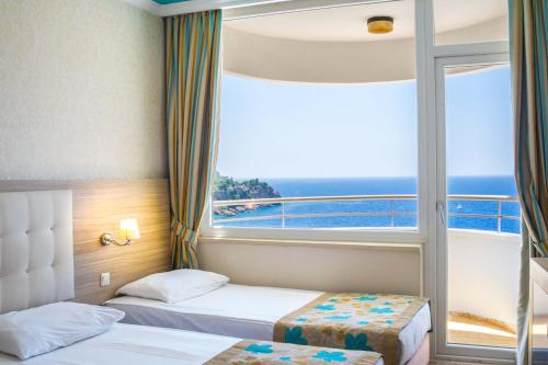 A bed or beds in a room at Cender Hotel