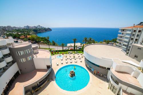 The swimming pool at or close to Cender Hotel