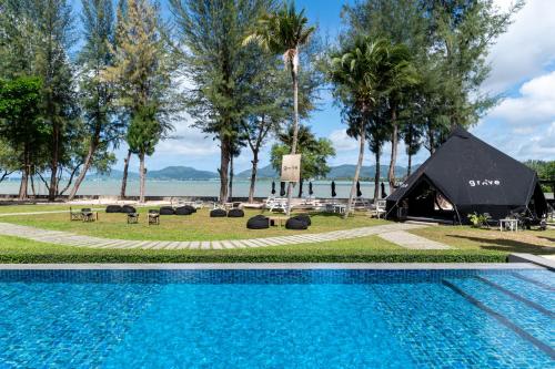 Bazén v ubytování The Mangrove by Blu Monkey Phuket nebo v jeho okolí