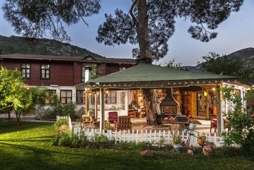 Сад в Koala Bungalows