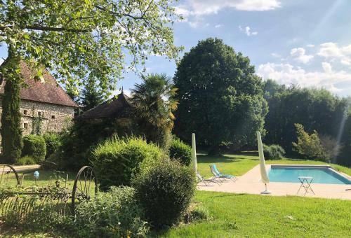 المسبح في Villa Le Creyssac أو بالجوار