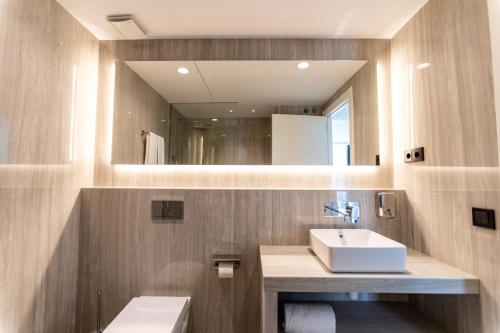 Koupelna v ubytování Art Apartments BCN