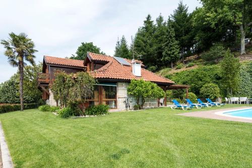 a house with a yard and a swimming pool at LovelyStay - Toca dos Coelhos in Marco de Canaveses