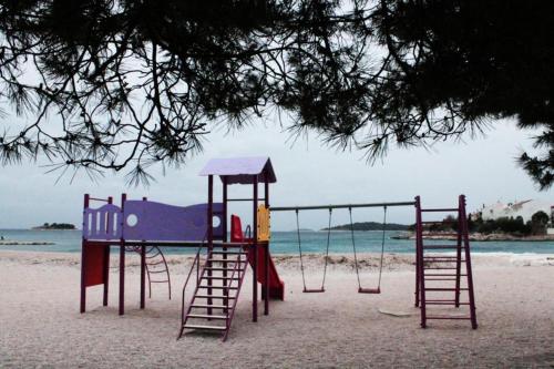 Kawasan permainan kanak-kanak di Apartman Vlaić