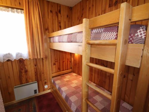 Uma ou mais camas em beliche num quarto em Studio Hauteluce, 1 pièce, 4 personnes - FR-1-293-155