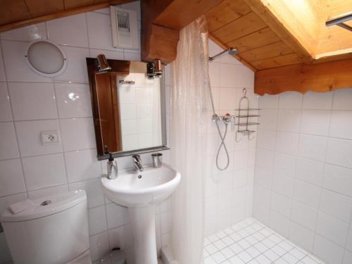 A bathroom at Appartement Les Saisies, 3 pièces, 6 personnes - FR-1-293-225