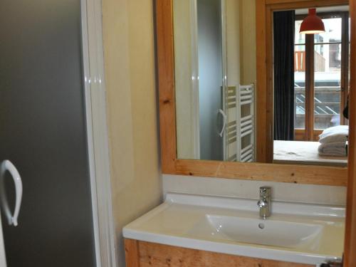 a bathroom with a sink and a mirror at Appartement Les Deux Alpes, 5 pièces, 8 personnes - FR-1-348-173 in Les Deux Alpes