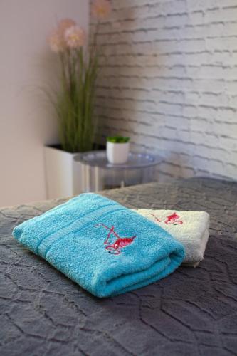 a blue towel sitting on top of a table at Apartament Tiffany in Gdańsk