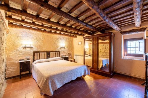 a bedroom with a large bed in a room at Casa Rural Moixella in Lladurs