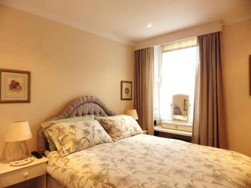 a bedroom with a large bed and a window at Central Apartment Kelso in Kelso