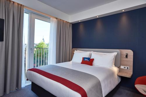 Holiday Inn Express Amsterdam - City Hall by IHG Image