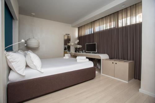 Postel nebo postele na pokoji v ubytování Lake Drive Rooms&Apartments