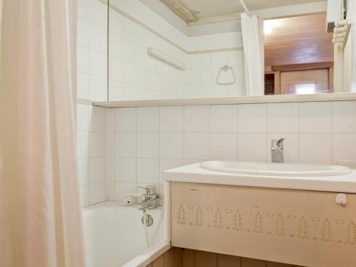 ห้องน้ำของ Appartement Courchevel 1550, 3 pièces, 6 personnes - FR-1-514-23