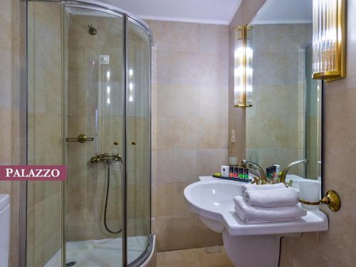 A bathroom at Rimondi Boutique Hotel - Small Luxury Hotels of the World