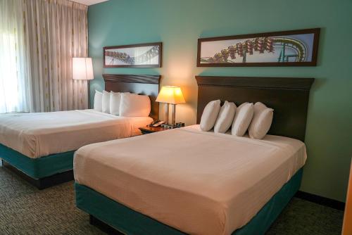 Voodi või voodid majutusasutuse Cedar Point's Express Hotel toas