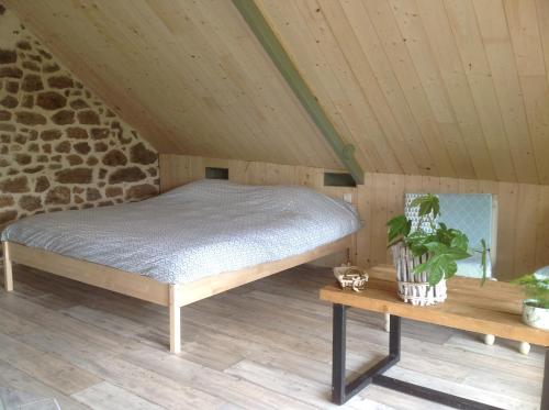 A bed or beds in a room at LES ROCAILLES