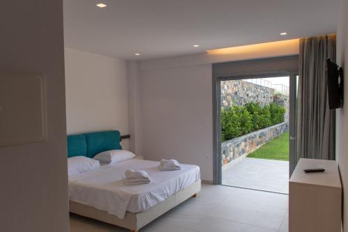 Postel nebo postele na pokoji v ubytování Aquamarine Villas