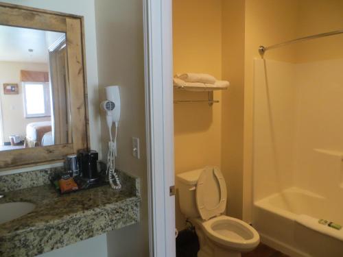 Ένα μπάνιο στο Hotel Texas Cuero