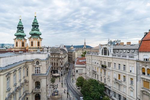 Nespecifikovaný výhled na destinaci Budapešť nebo výhled na město při pohledu z hotelu