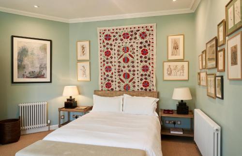 Postel nebo postele na pokoji v ubytování Balcarres East Lodge