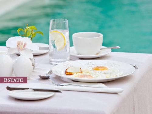 Jídlo v hotelu nebo okolí