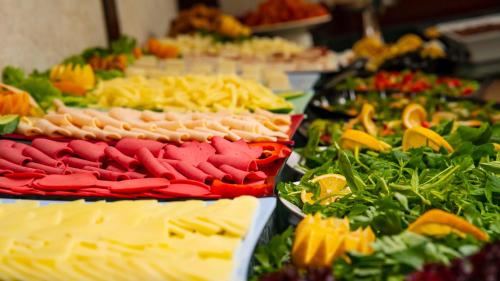 Jídlo v hotelu nebo okolí