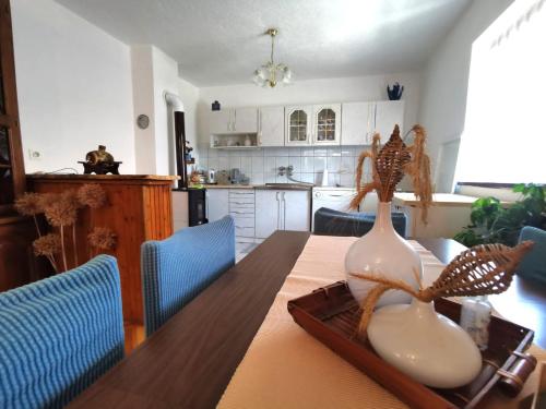 Kuchyňa alebo kuchynka v ubytovaní APARTMAN PAVELIĆ