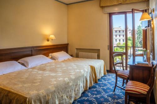 Postel nebo postele na pokoji v ubytování Hotel Terme Posta Padova HOTEL RC12