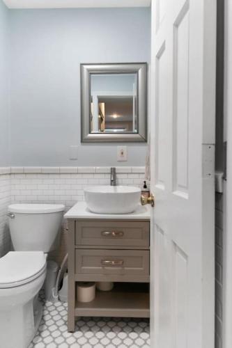 Ένα μπάνιο στο Stylish Rowhome-Fishtown-Near Shops