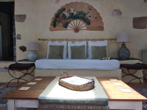 a bedroom with a bed and a table with a table sidx sidx sidx at Villa El Perinqué in Femés