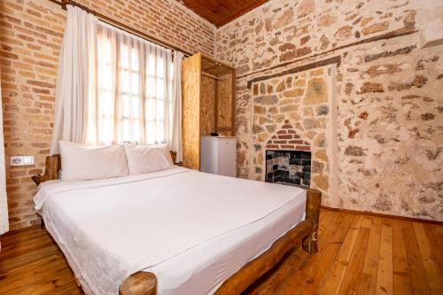 En eller flere senge i et værelse på Otel Wood House