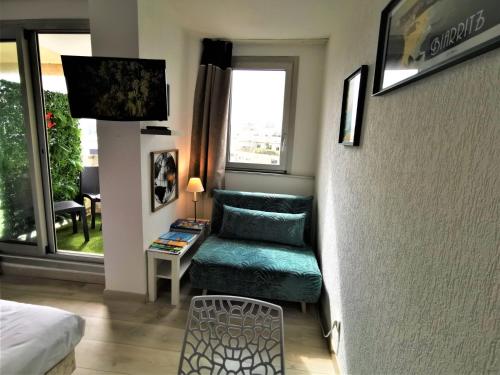 a small living room with a couch and a table at Studio AppartHôtel OCEAN 7, Plage, Piscine, Terrasse in Biarritz