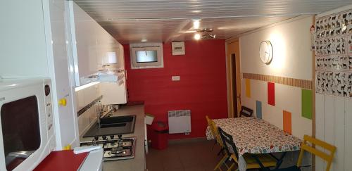 Küche/Küchenzeile in der Unterkunft Chambre d'Hôtes le Gachignard