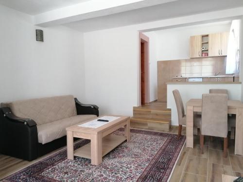 Χώρος καθιστικού στο Apartmani Tara i Zabojsko Dobrilovina