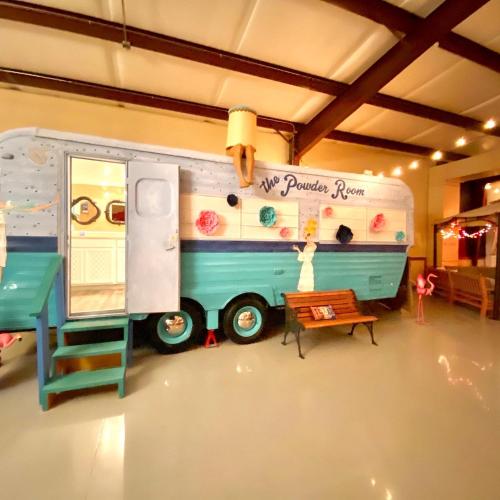 Fotografie z fotogalerie ubytování Lone Star Glamp Inn v destinaci Warrenton