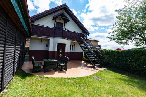 Dom o dwóch niezależnych kondygnacjach