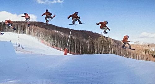 a man doing a trick on a snowboard in the snow at Ca’ Alba in Sestola