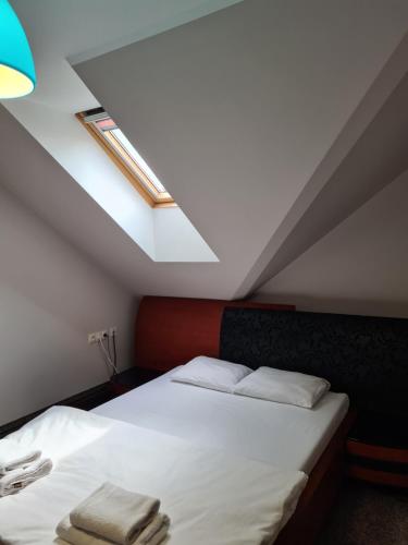 Una cama o camas en una habitación de Gościniec Oaza Sorkwity