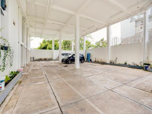 an empty garage with a car parked in it at LG Hotel Jember in Berpodak