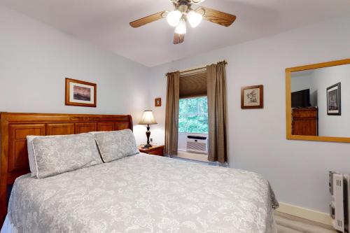 Llit o llits en una habitació de Belle Of Maine Condo 106